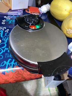Stainless Steel Electric Round Belgian Waffle Maker with Temperature Control